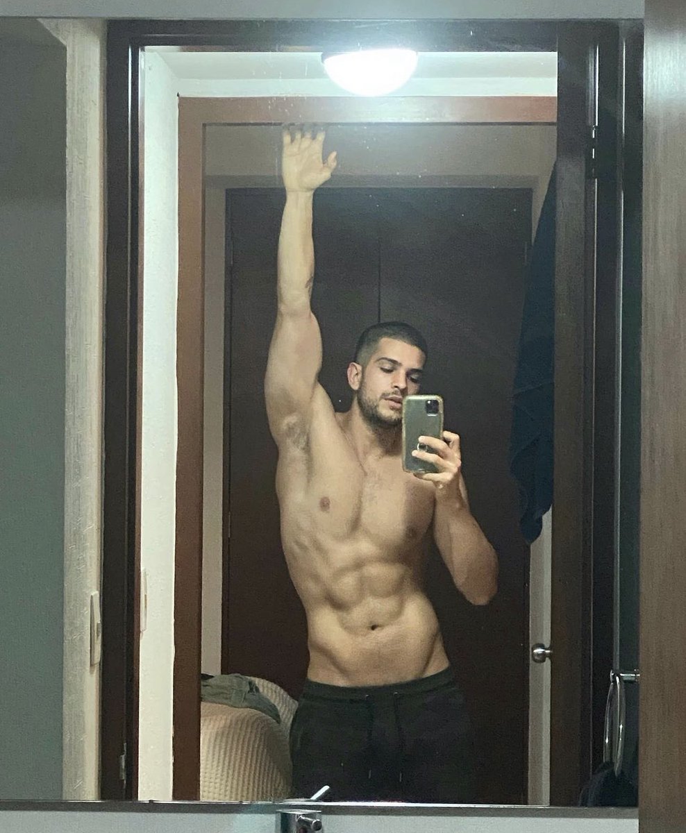 manuxgea's tweet photo. Tweet de apreciación de Juan David de Pasión de Gavilanes. MEJOR ME CALLO. https://t.co/MYFFzgIv67