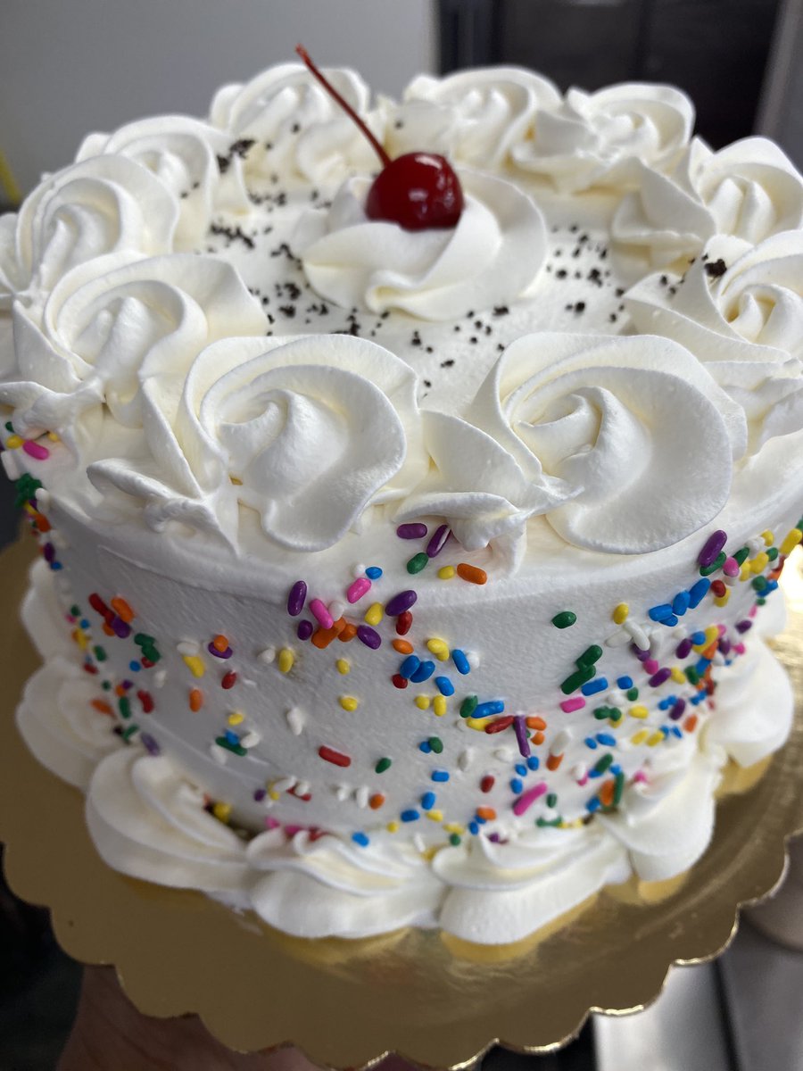 Ice cream cakes ready to go! <a href="/morellis/">Morelli's gourmet Ice Cream</a>  #morellisatl call us to check our flavor options  Ormewood plaza: 404 622 0210 - 749 Moreland Avenue SE, st 102B. Atlanta ,GA 30316 (behind Little Azios Pizza) best ice cream, best cakes ❤️