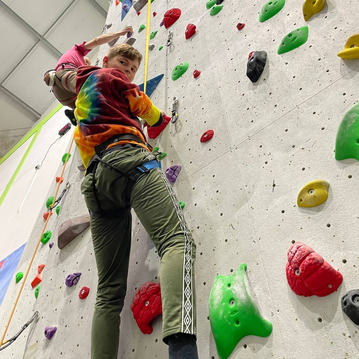BiddenhamIntSch's tweet photo. Afternoon spent climbing to shelter from the wind. Amazing courage from all to conquer their fears and push themselves #nextspiderman https://t.co/qlE8hdmYnK