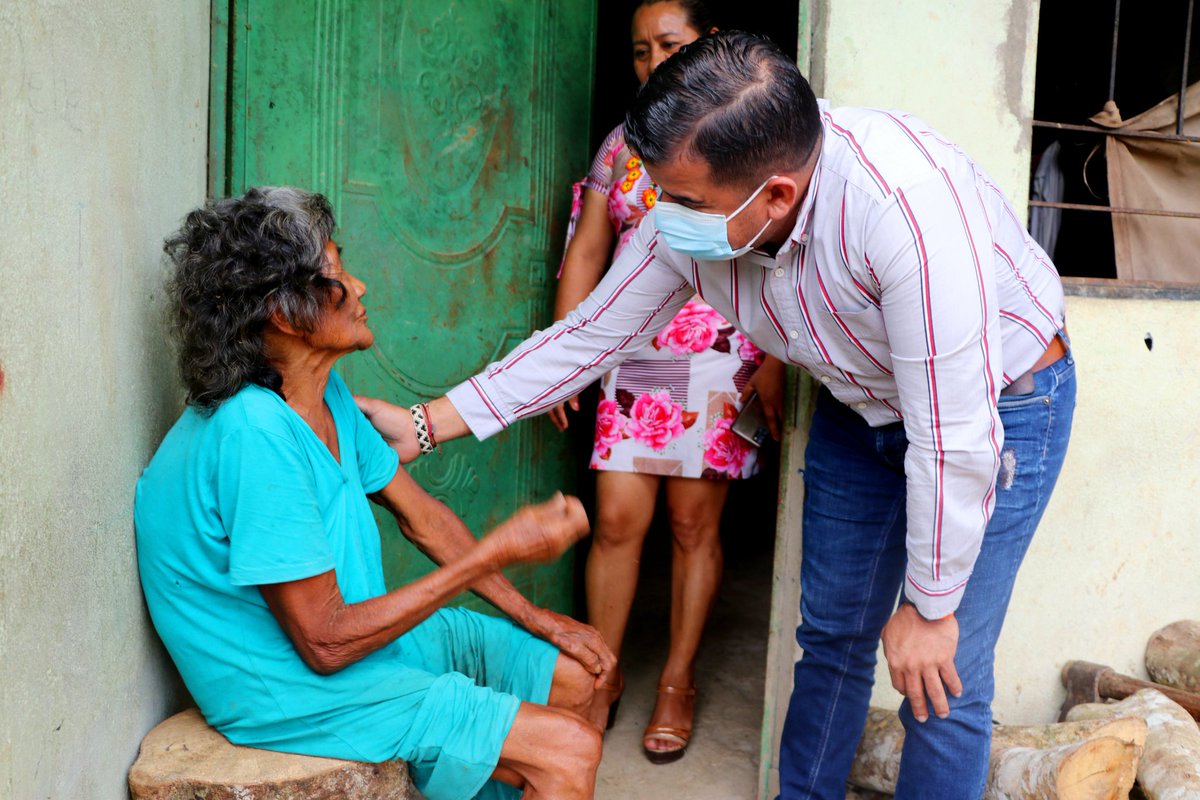 AndrsBonilla111's tweet photo. Visitamos a María Shiguango, una adulta mayor de 89 años, que forma parte del Centro Gerontológico de San Pablo de la comunidad San José, le llevamos alimentos, pero a su vez buscamos la forma de mejorar y fortalecer la atención a los grupos vulnerables. 🤝 https://t.co/kUs9p2Z59x