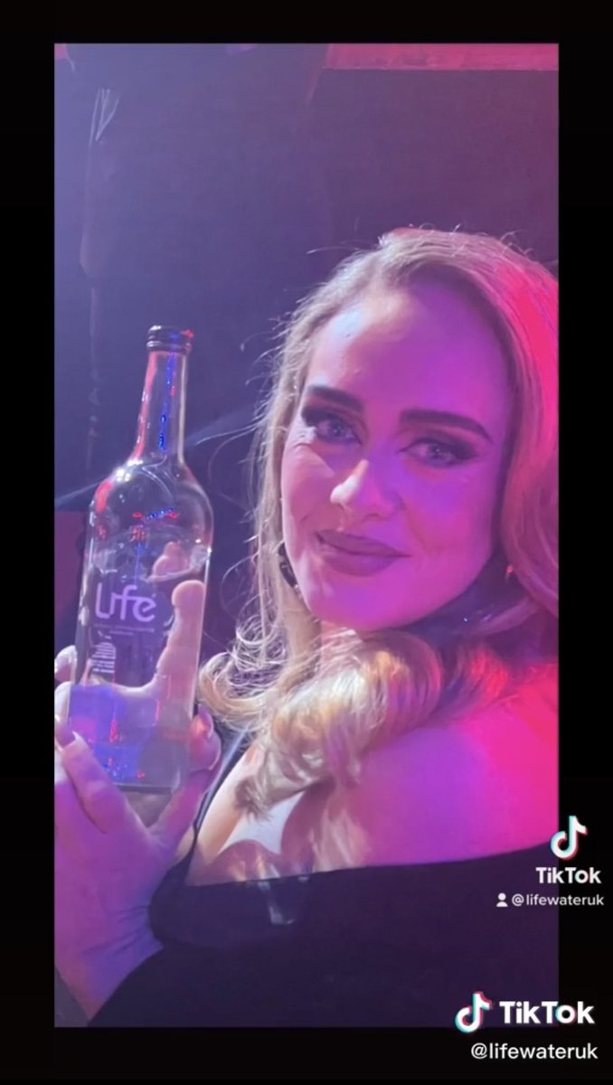 DayTitsDreamers's tweet photo. Not gonna lie ADELE supporting Simons company is cute https://t.co/Fj8QUV1wdB