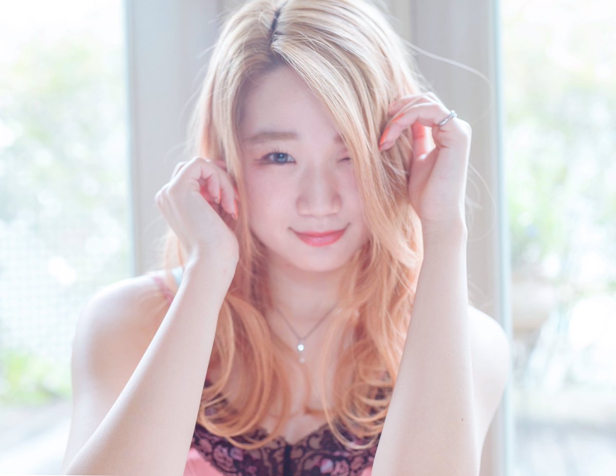 Fringe_someya's tweet photo. ハイトーンカラー×韓国風レイヤー🇰🇷
Model narumi
#ハイトーンカラー
#韓国風巻き髪
#韓国風レイヤー
#セミロング
#サロンモデル
#ポートレート https://t.co/IITFbWyn4C
