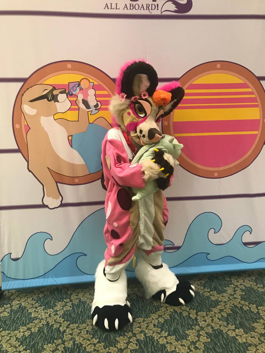 GATORSPOTS's tweet photo. I just heard @MegaplexCon is doing a giveaway?? This con was one of my favourite cons I’ve ever been to. Such an amazing experience!! #LoveMP
Met so many amazing people, participated in some incredible events… (1/2) https://t.co/otQWowSfjd