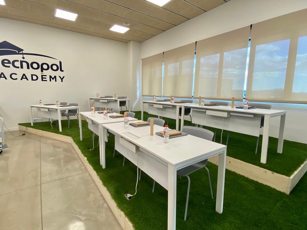 Tecnopol_stms's tweet photo. 💭#TecnopolAcademy “#Tecnopol Academy es ya una realidad”. Hay un nuevo mundo en la #impermeabilización por conocer, compartir y aplicar. 👉https://t.co/c1sU3pvvcE https://t.co/MzwsRfY092