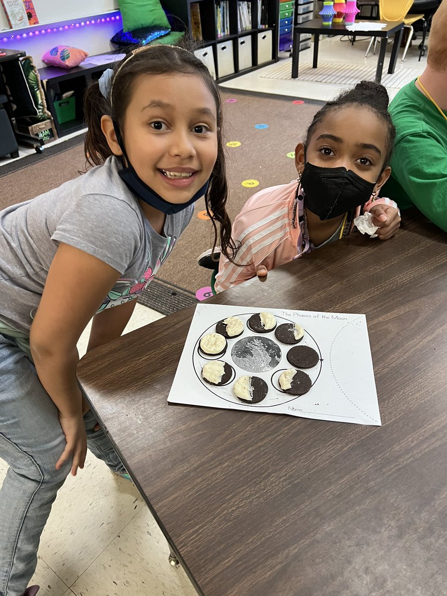 Rainforest_Room's tweet photo. Did you even teach about the moon if you don’t use Oreos as a teacher? https://t.co/ys3i2Ju987