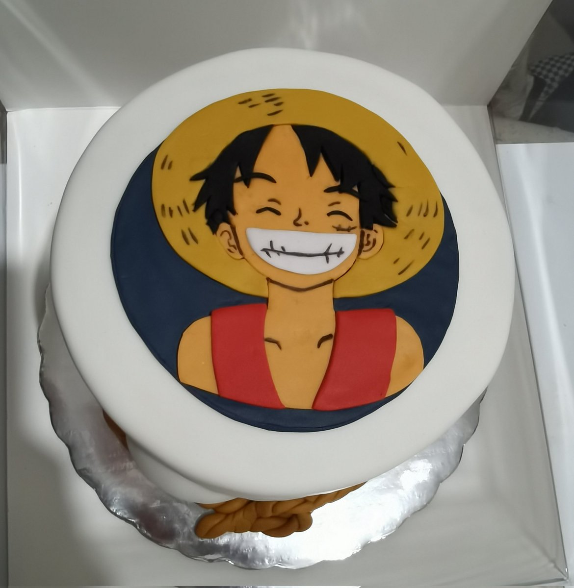 icep4ck's tweet photo. .@catpow3r me regaló este pastel 😭😭😭😭 it's beautiful 😭😭😭
Kaizoku ou ni ore wa naruuu https://t.co/uKyguOZUdQ