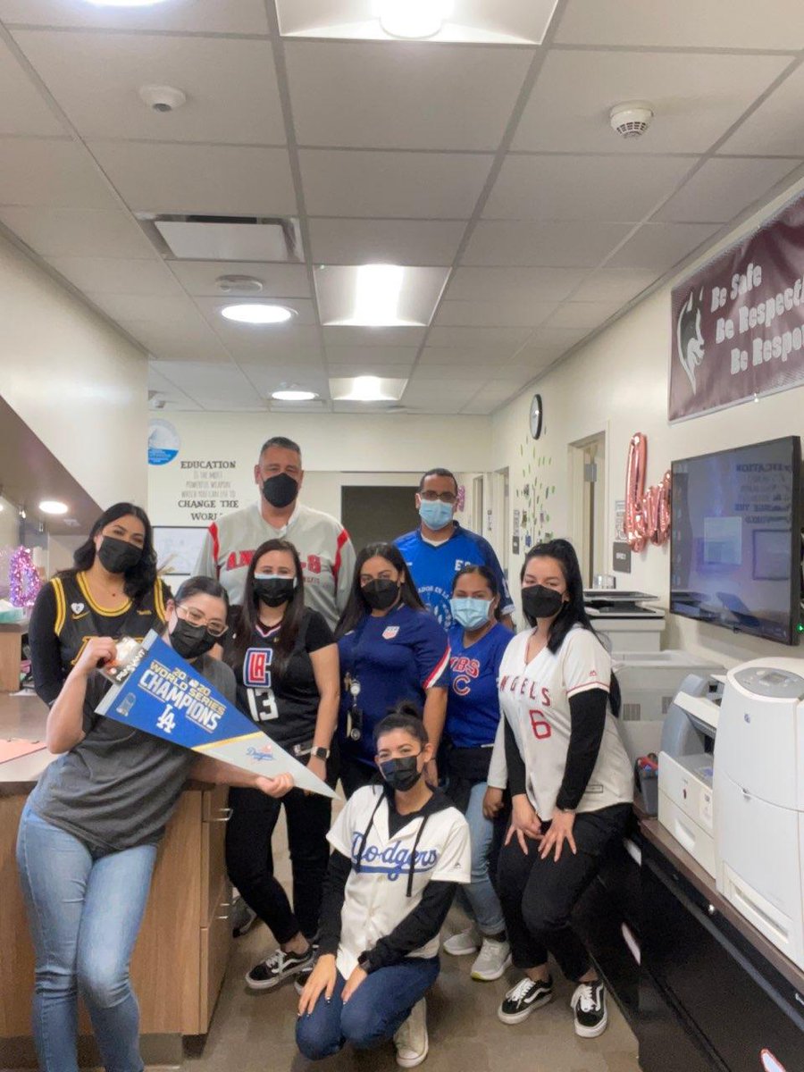 PUSDMoraga's tweet photo. @WashingtonPUSD @PomonaUnified We score points by helping others! #kindnessspiritweek #KindnessMatters https://t.co/IHHeg8Xpd4