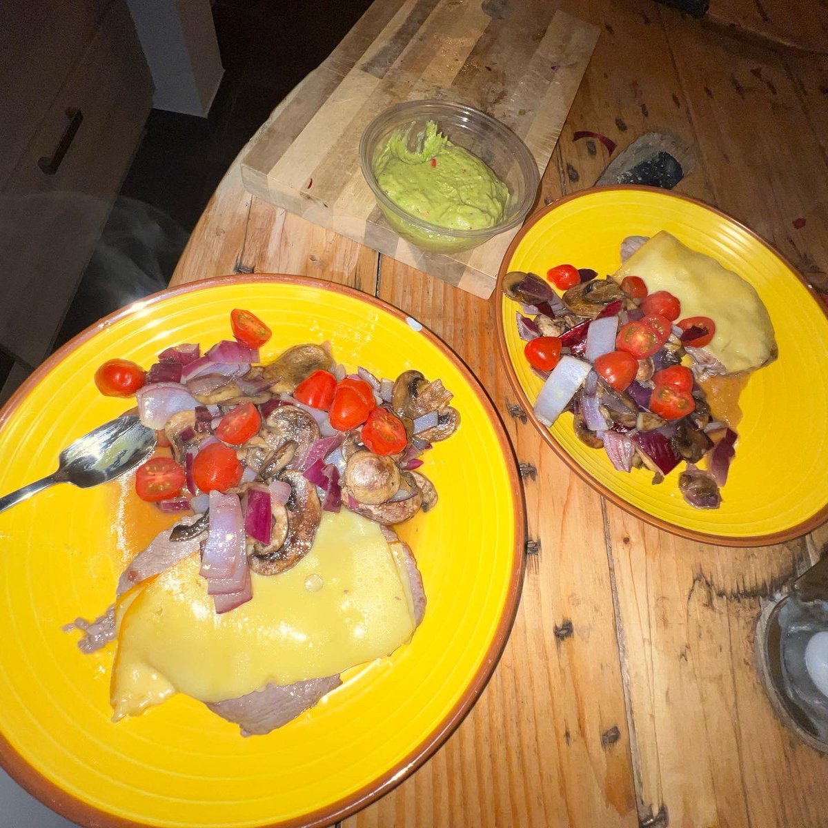 beesosapp's tweet photo. #CarneGratinada 😽🍸 “A tal carne, tal corte.” 🥩🐝☺️ #Beesos #ComidaCasera #VolamosPorAlimentarte 🐝 #BeesosFood https://t.co/Z77AGATCFM