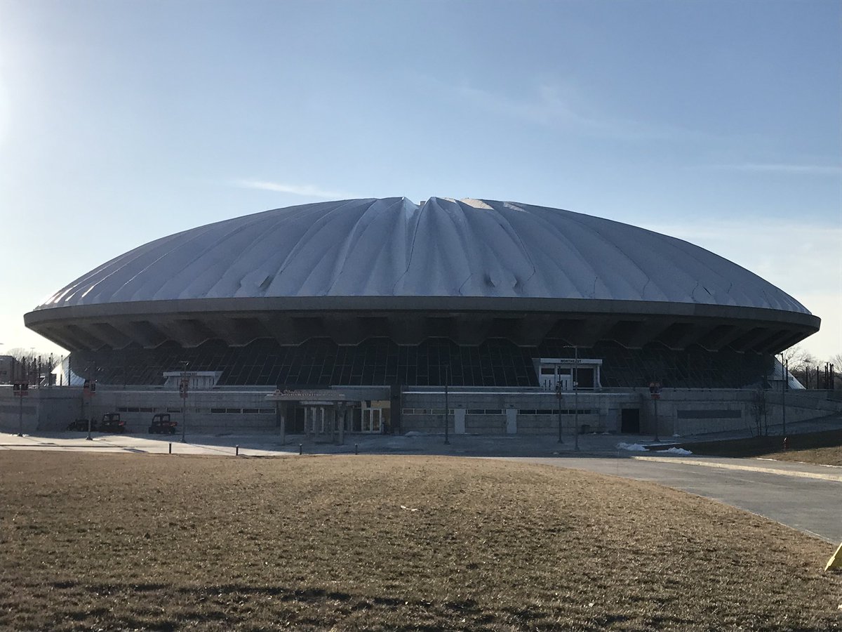 SamKnox_16's tweet photo. It’s been a minute since we’ve done this, but we’re so glad to be back at the @StateFarmCenter for @IHSAState Wrestling!
@visitchampaign @IllinoisMatmen https://t.co/jQFMkBp5h0