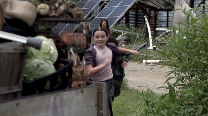 lovxtwd's tweet photo. the walking dead parallels in 1x3 and 11x9 https://t.co/UpohKLWYqS