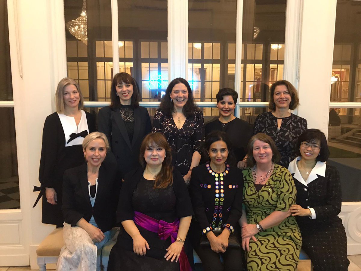 Brilliant to have so many #UNESCO women Ambassadors at our #DiplomatieFeministe dinner this evening!