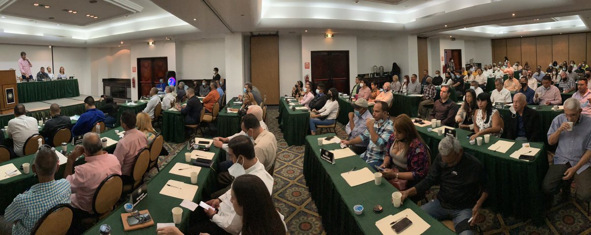 prospericarlos's tweet photo. #16Feb Ahora en #Valencia, junto a @PieroMaroun, @EvelynPintoD, @francolustay y @DrJoseTrujilloV, reunidos con @CesCaraboboAD dirigido por @CFranmi y @mdominguezAD.
Desde cada rincón del país nos seguimos organizando, asumiendo con trabajo y compromiso esta lucha por Venezuela🇻🇪 https://t.co/RvpLY8tl3E