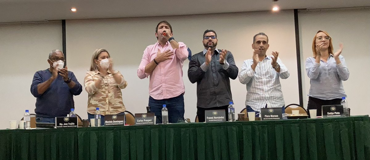 prospericarlos's tweet photo. #16Feb Ahora en #Valencia, junto a @PieroMaroun, @EvelynPintoD, @francolustay y @DrJoseTrujilloV, reunidos con @CesCaraboboAD dirigido por @CFranmi y @mdominguezAD.
Desde cada rincón del país nos seguimos organizando, asumiendo con trabajo y compromiso esta lucha por Venezuela🇻🇪 https://t.co/RvpLY8tl3E