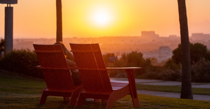 lmusummerlions's tweet photo. The sun is about to set on pre-college applications for summer 2022! ☀️🌴🦁

With less than 1 month to go until the deadline, we welcome all interested high school students to learn more &amp; submit an application: https://t.co/3GAidaIAma

#Summer2022 #SummerLions #LMUSummerPrograms https://t.co/ZuB2d8yDfd