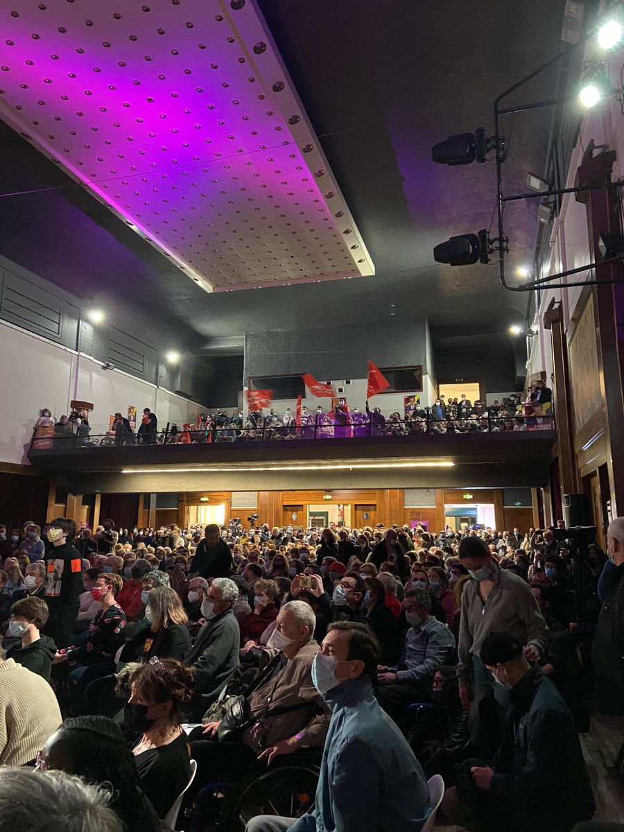 PCF_Montreuil's tweet photo. Quelle fierté d’avoir pu accueillir le meeting de @Fabien_Roussel à Montreuil ! Plus de 1500 personnes réunies ce soir à la salle des fêtes : WAOUH ! 🔥🔥 https://t.co/LybKvRBf2S