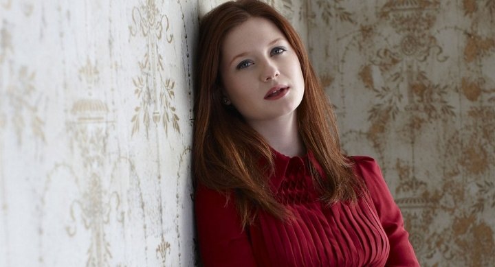 FilmsEnSerie_FR's tweet photo. Joyeux anniversaire à Bonnie Wright qui fête aujourd'hui ses 31 ans !

Surtout connue du grand public pour son rôle de Ginny Weasley dans #HarryPotter, elle a également joué dans les films #TheSea, #ThePhilosophers ou #BeforeISleep, et on l'a récemment vue dans #ReturnToHogwarts https://t.co/jHD388Bz3f