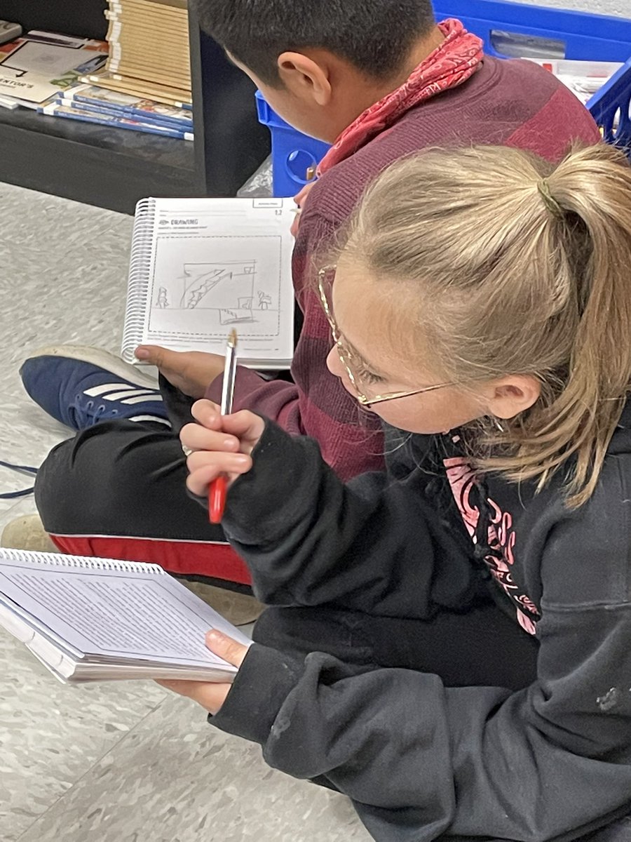 creid000's tweet photo. 4th Grade students hard at work on “Mango Street” @RossRockets https://t.co/AGXyGZqe6J