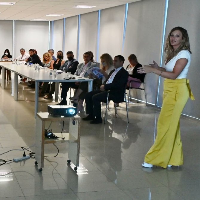 AlvarezFerrant's tweet photo. Cuanto me apasionan mis trabajos, la #estadística y la #oratoria... y ni te cuento cuando se fusionan.
#Censo2022 #Reconociendonos desde los preparativos. https://t.co/WCXMUq5j30