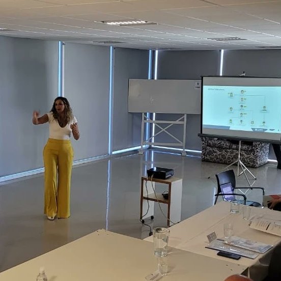AlvarezFerrant's tweet photo. Cuanto me apasionan mis trabajos, la #estadística y la #oratoria... y ni te cuento cuando se fusionan.
#Censo2022 #Reconociendonos desde los preparativos. https://t.co/WCXMUq5j30