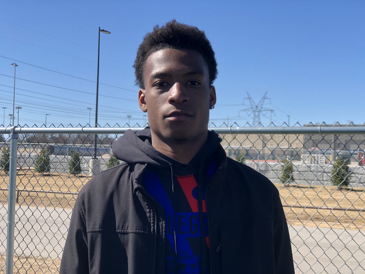 Cole Patterson (@_colepatterson) on Twitter photo 2023 St. Martinville (La.) WR Harvey Broussard is a lengthy receiver with a great frame at 6-4, 175. Has been showing out with <a href="/LABootleggers/">La Bootleggers</a> on the 7-on-7 circuit.
Baylor and Mississippi State are among the teams involved in his recruitment.
n.rivals.com/content/prospeโฆ 2023 St. Martinville (La.) WR Harvey Broussard is a lengthy receiver with a great frame at 6-4, 175. Has been showing out with <a href="/LABootleggers/">La Bootleggers</a> on the 7-on-7 circuit.
Baylor and Mississippi State are among the teams involved in his recruitment.
n.rivals.com/content/prospeโฆ