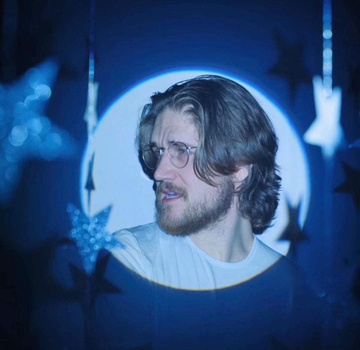 ElGHTHGR4DE's tweet photo. bo burnham as van gogh paintings; a thread 🧵 https://t.co/ql3AZGa5T1