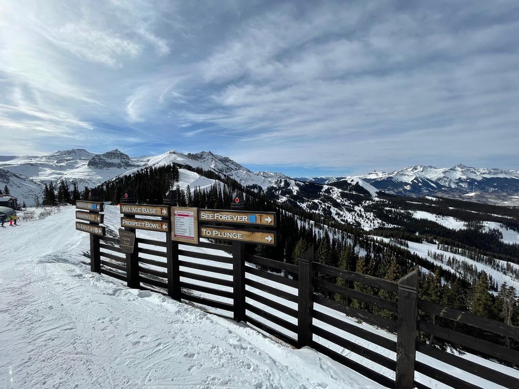 MetroHealth_EM's tweet photo. Attendings Dr. Bazzoli ‘17 and Dr. Roehrs ‘14 hit the slopes in Telluride only to run into a few familiar faces!Our very own Program Director, Dr. Najarian ‘98 and alumna Dr. Marshall ‘01 were out west enjoying some much needed outdoor time! Our Metro family is everywhere!! ⛷🏔 https://t.co/UnHGmDh5SB
