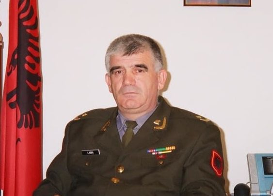 ValonAvdijaj's tweet photo. Shum, po SHUM po e harroni ket njeri qe ka bo per Kosoven dhe per luften e saje, si per armatim, si per logjistike, si per te gjitha dhe sa te gjithe politikant ne Shqiperi kushdo qoft ai. 

Kudusi Lame ❤️🇦🇱 https://t.co/3w1v0fJAxx
