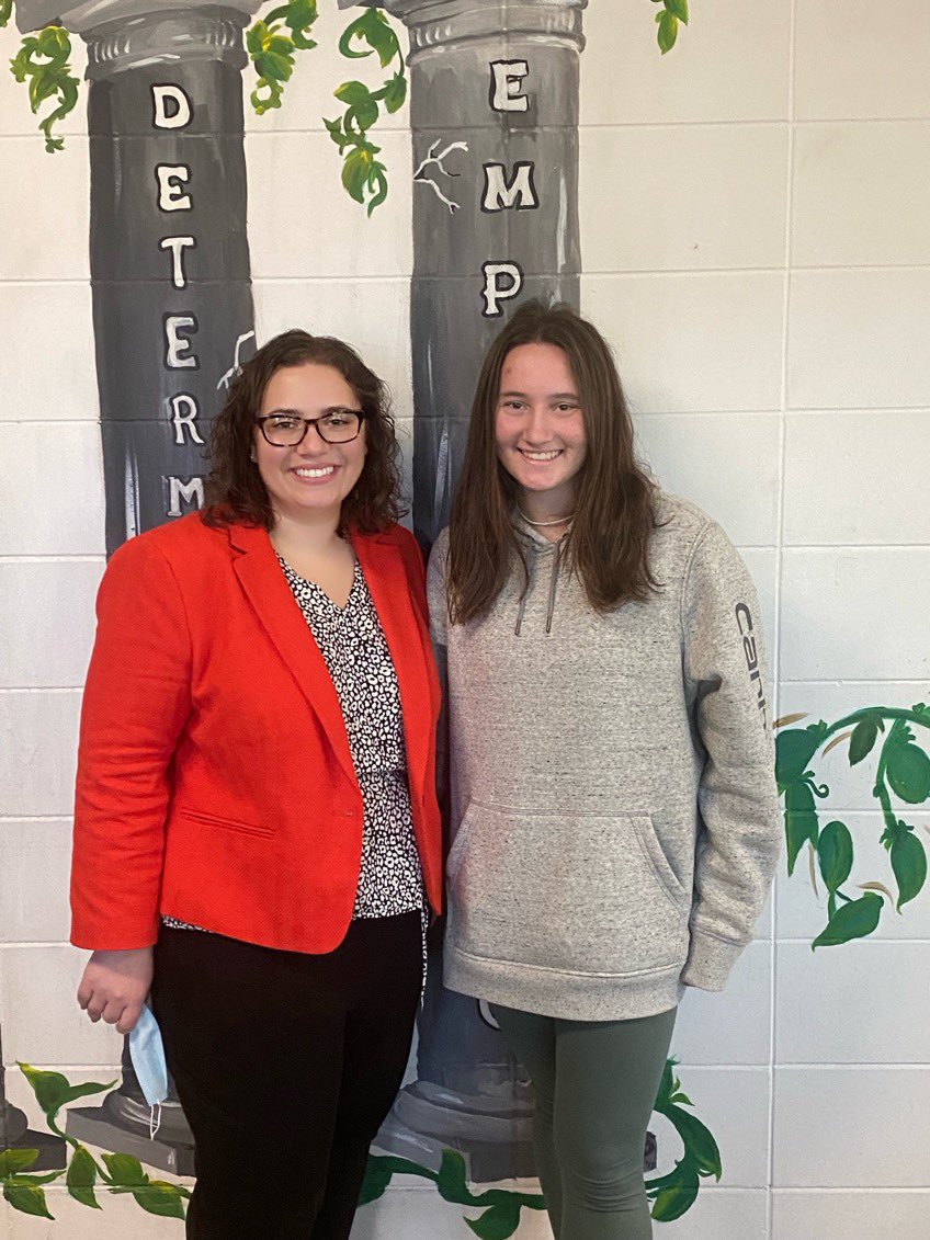 👏🏼 Congratulations to senior Samantha Marusky on being awarded the Dr. MLK Jr. Tribute Committee scholarship. She has a GPA of 4.4, serves as a Peer Leader, is a ⚽️ player, 🏃🏻‍♀️spring &amp; winter track, is part of SGA, 🔑 Club, &amp; NHS &amp; Spanish Honor Society. #SteinertPRIDE <a href="/WeAreHTSD/">WeAreHTSD</a>