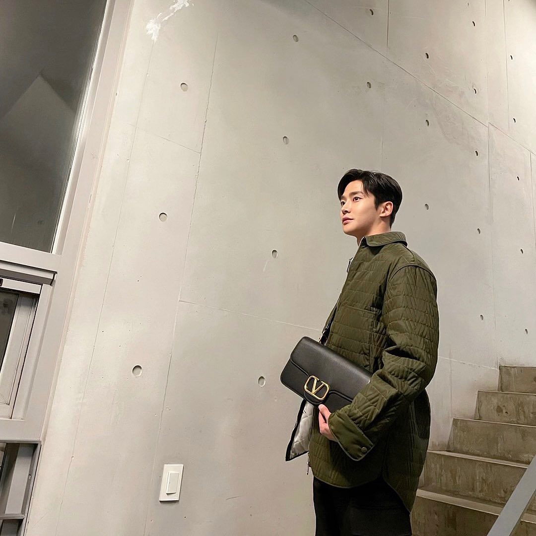 ewsbdin's tweet photo. #Valentino
#ValentinoHauteCouture  #AnatomyOfCouture 

1월 26일 밤 9시, Valentino  Anatomy Of Couture.  발렌티노 오트 쿠틔르 패션쇼를 감상해보세요. https://t.co/pfR7hTZm63