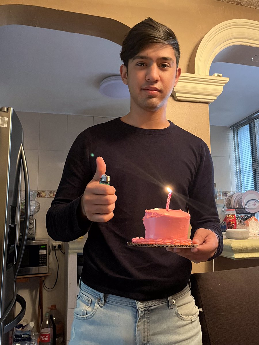 Con el pastelito q me regalo mi amor❤️