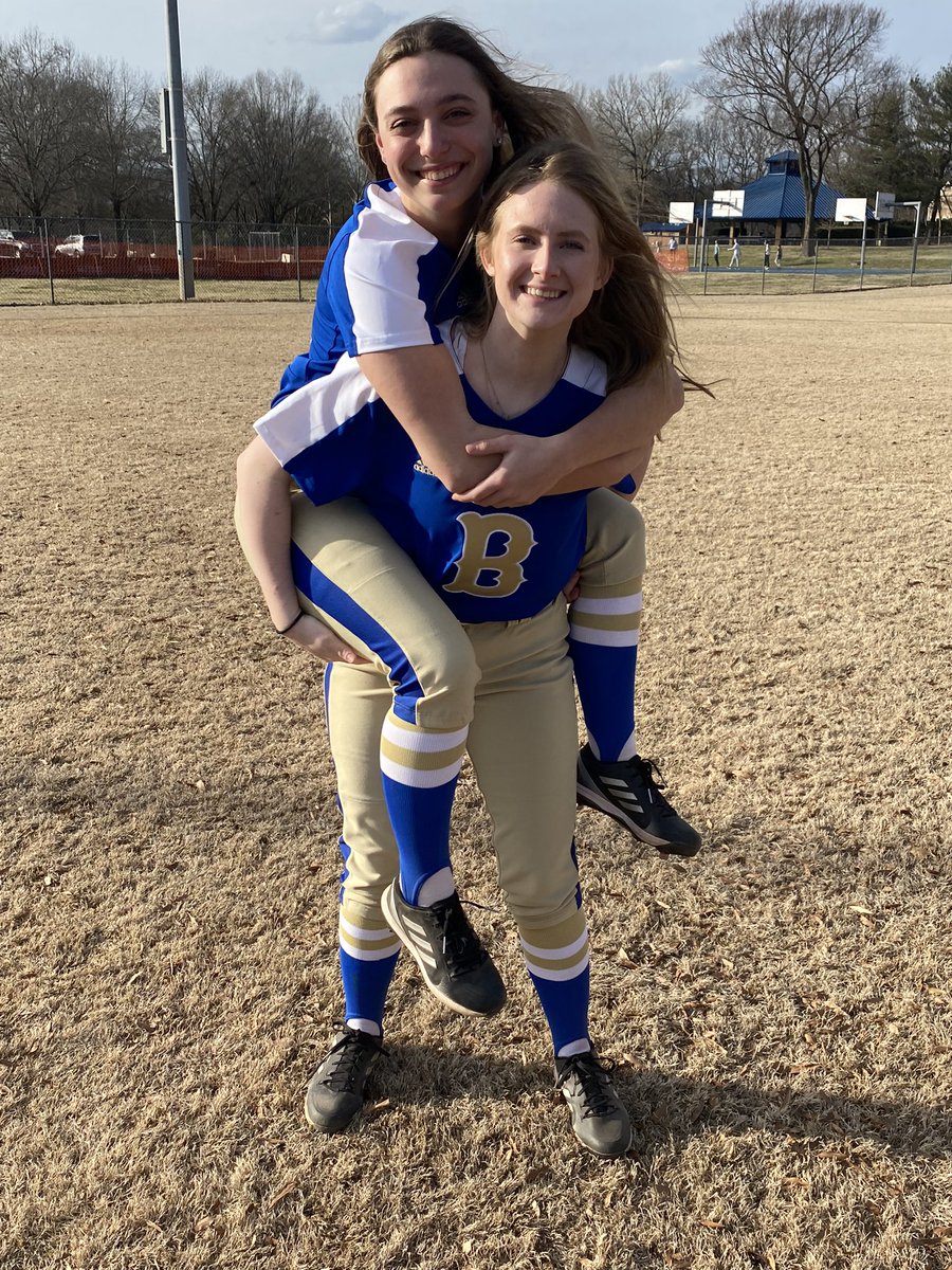 wcsBHSsoftball's tweet photo. So ready to start this season with this amazing group of girls! Seniors (2), juniors (4), sophomores (3), and freshmen (5)!! 💙💛🥎 #team2022 https://t.co/VnezlEjISL