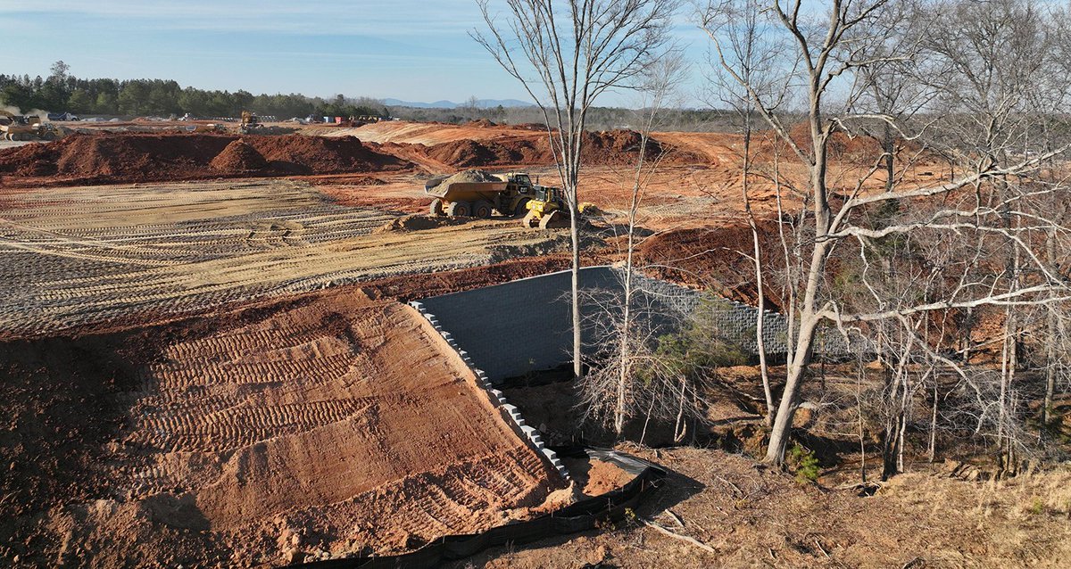 ClariusPartners's tweet photo. Huge progress at Building 3 - Clarius Park Inland Port Greer, thanks to @KajimaBDG and their design/build team! @CBREIndustrial @CBRECarolinas https://t.co/jgENBsHT8z