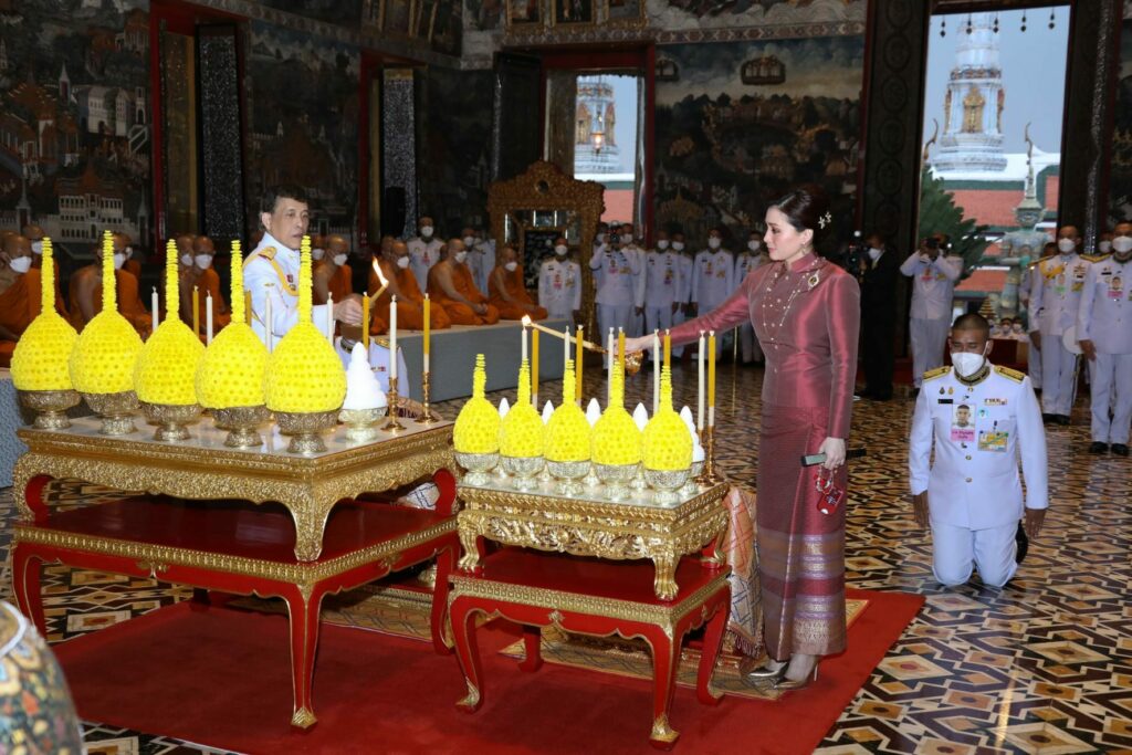 army_greenbrain's tweet photo. พระบาทสมเด็จพระเจ้าอยู่หัว และสมเด็จพระนางเจ้าฯ พระบรมราชินี เสด็จพระราชดำเนินไปในการพระราชพิธีทรงบำเพ็ญพระราชกุศลมาฆบูชา พุทธศักราช 2565
#ทรงพระเจริญ
https://t.co/PXmpwFgHu6 https://t.co/yyEhm83fLO