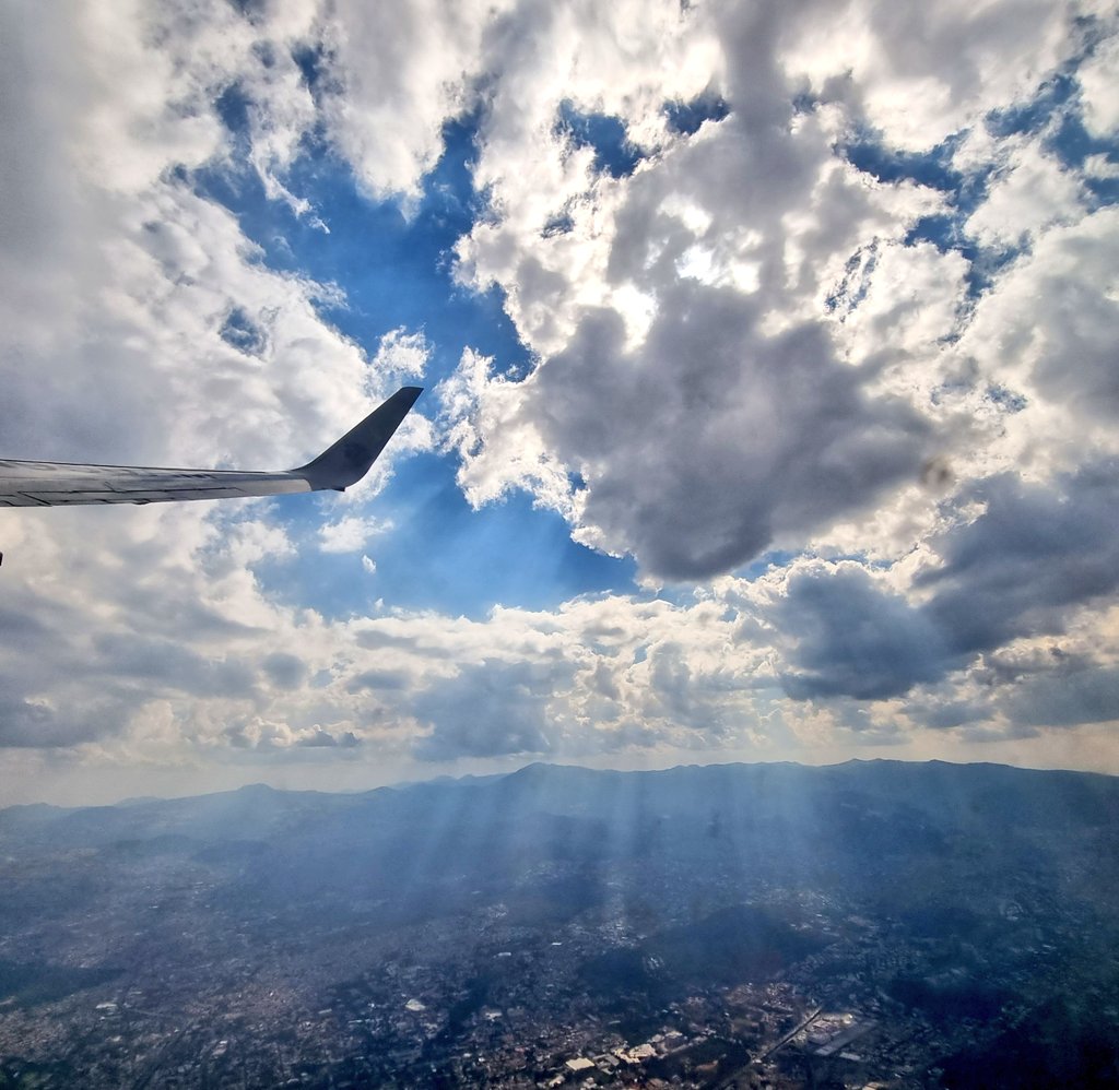 AnnaDelAire's tweet photo. Saliendo de #CDMX
#Airborne #aviation https://t.co/ZRFzWNvOXd