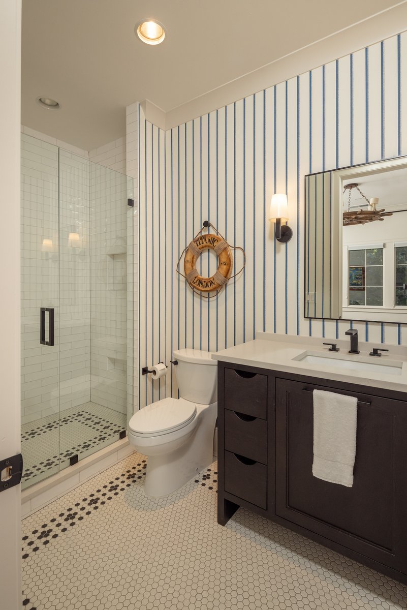 keystonemillw's tweet photo. This #Bathroom is sure to make guests feel right at home!
The mixture of patterns and textures creates an interesting #homedesign that will keep your family and friends coming back for years to come.
#keystonemillworks #customvanity #customcabinetry https://t.co/y8TbVEkazY