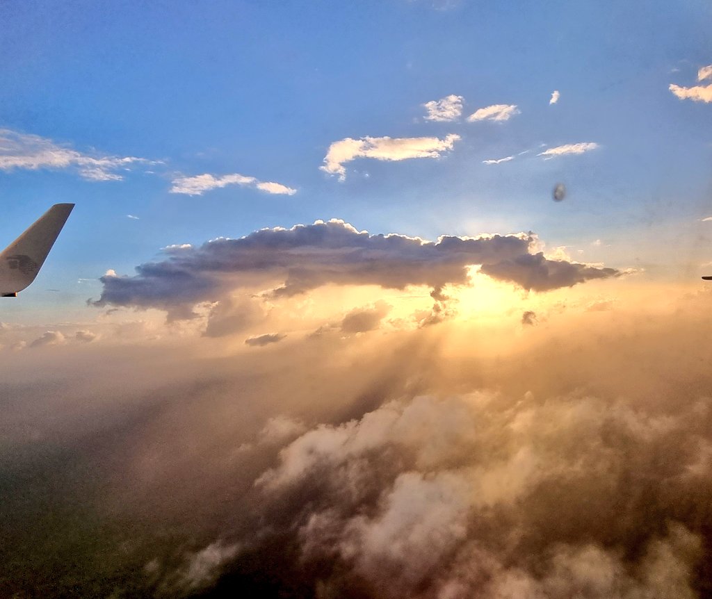 AnnaDelAire's tweet photo. #Nubes #Airborne #Clouds #Aviation https://t.co/BrSqZmgl94