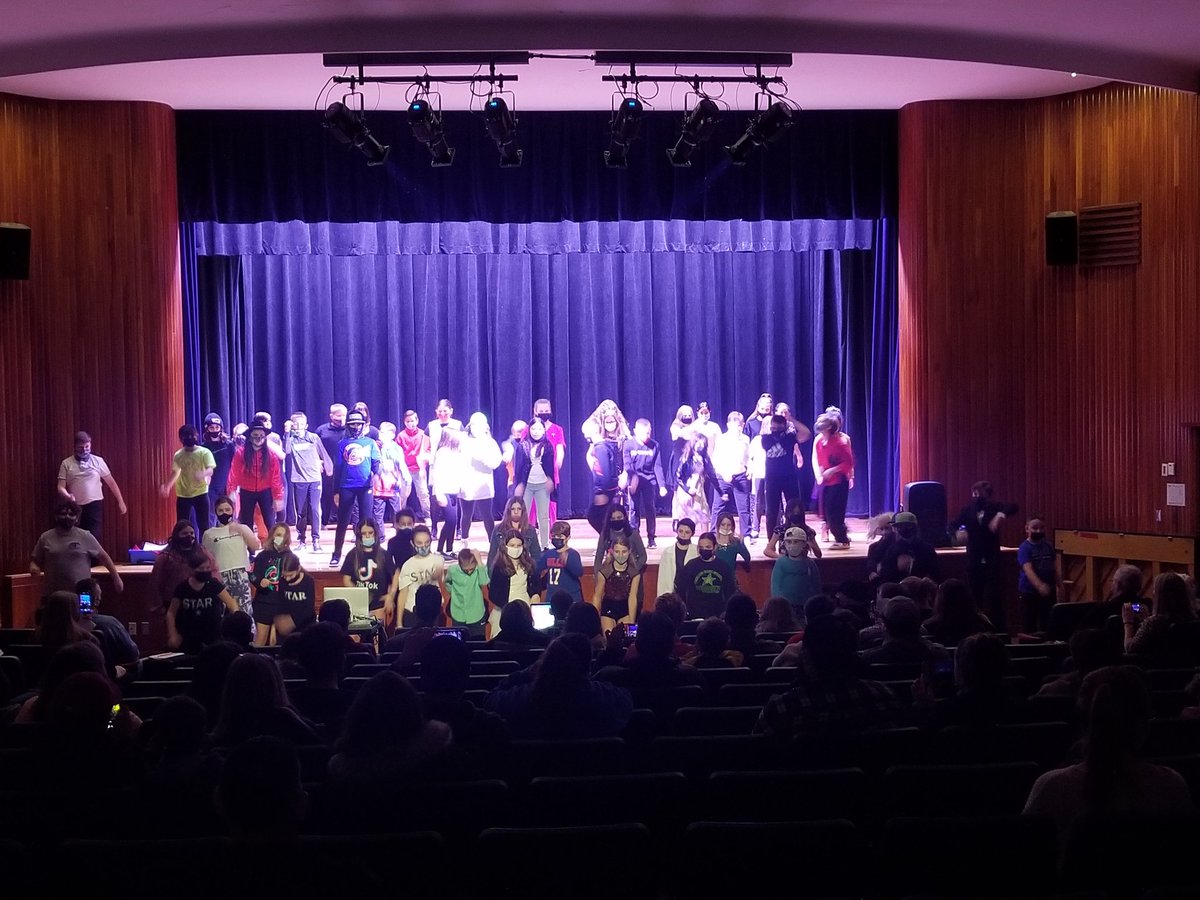 jmakpinehurst's tweet photo. Congratulations to our 5th Grade students who participated in the Talent Show.  Fantastic performances! https://t.co/YdaRjhLRqa
