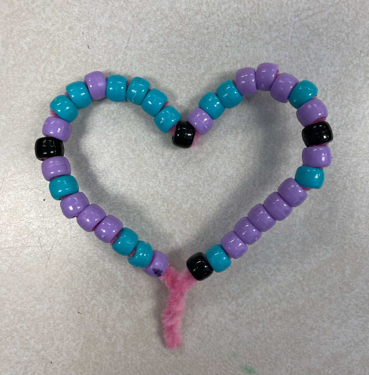 MmeAuger's tweet photo. Les élèves ont écrit des mots de 3 ou 4 lettres en code binaire (ASCII Binary Alphabet) avec des cure-pipes et des perles. @AssisiOCSB #ocsbfsl #ocsbarts #ocsbscience #ocsbmath #binaryalphabet https://t.co/fMdMSPmG14