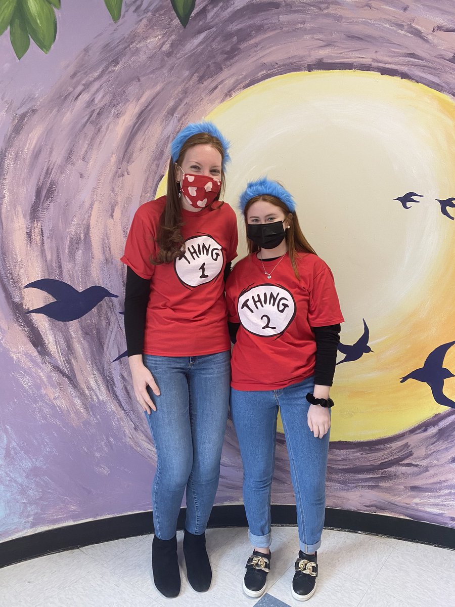 Happy character day from me and my “twin!” <a href="/Allabouttheyet/">Jenna Cavuto</a> <a href="/MineolaMS/">Mineola Middle School</a>