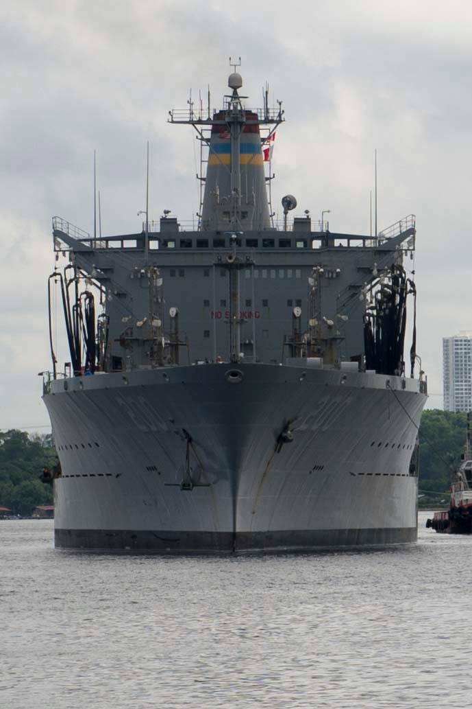 U.S. Fleet Oiler #USNSGuadalupe arrives at Sembawang, Singapore for a brief logistics stop. #FreeAndOpenIndoPacific #FriendsPartnersAllies #Readiness 

📸: MC2 Heath Zeigler
