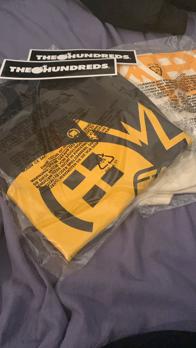 Luis28533872's tweet photo. nah brooooo🔥🔥 so happy rn @smilesssvrs x @thehundreds https://t.co/EErcXP7gkb