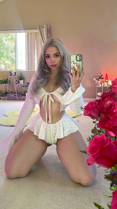 how's hump day going? ✨ https://t.co/P6VShgvcsZ