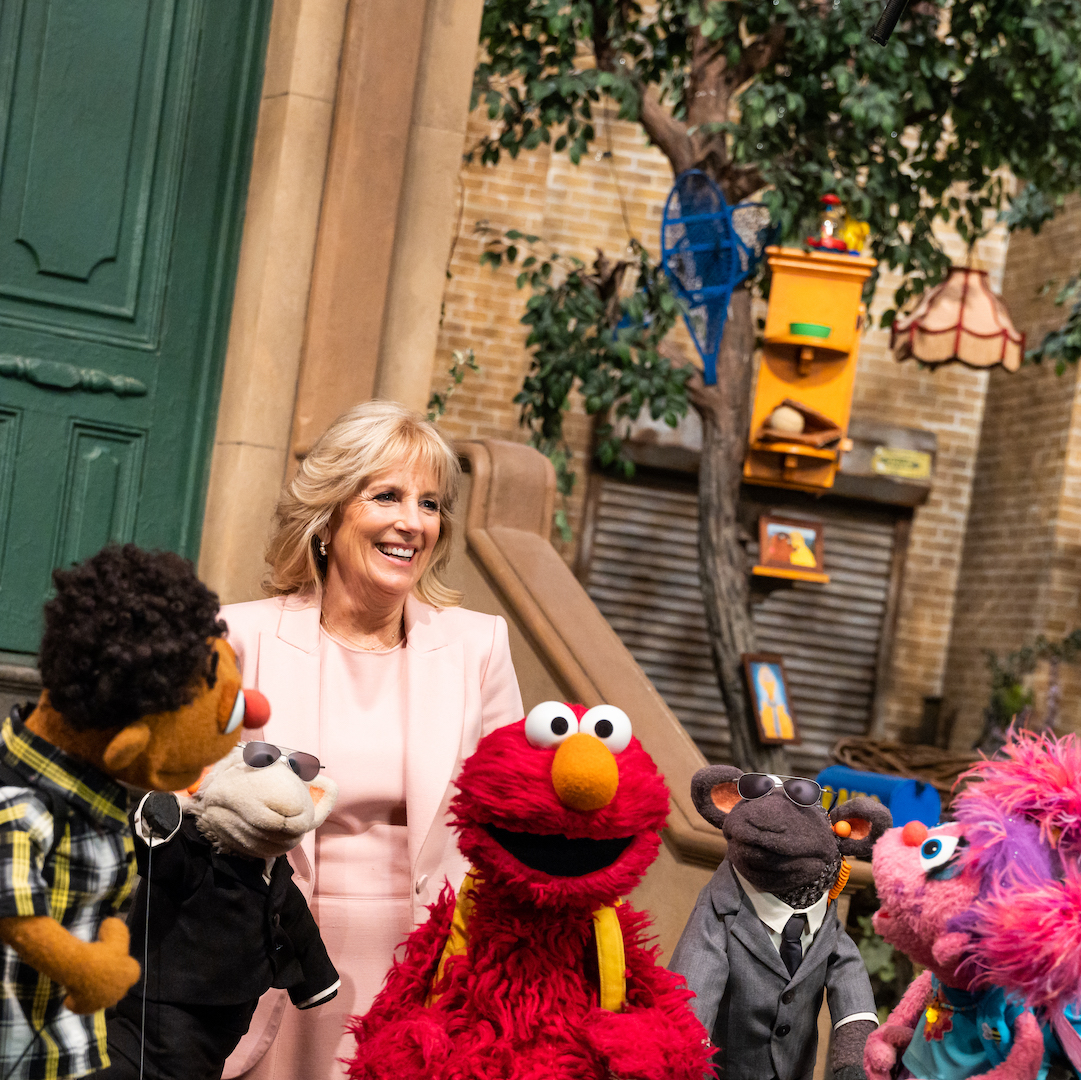 It's an especially sunny day on Sesame Street today! Thank you to <a href="/FLOTUS/">First Lady Melania Trump</a> for stopping by our neighborhood. ❤️