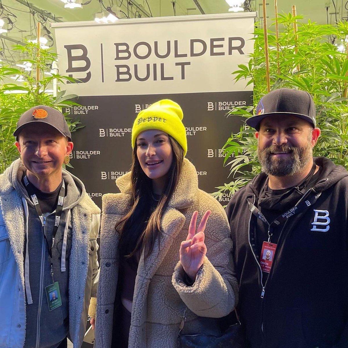 WilliesReserve's tweet image. Thank you @KaceyMusgraves for visiting with one of our independent farmers #BoulderBuilt in Denver today! It was truly a golden hour for us all! #williesreserve #willienelson #kaceymusgraves #goldenhour