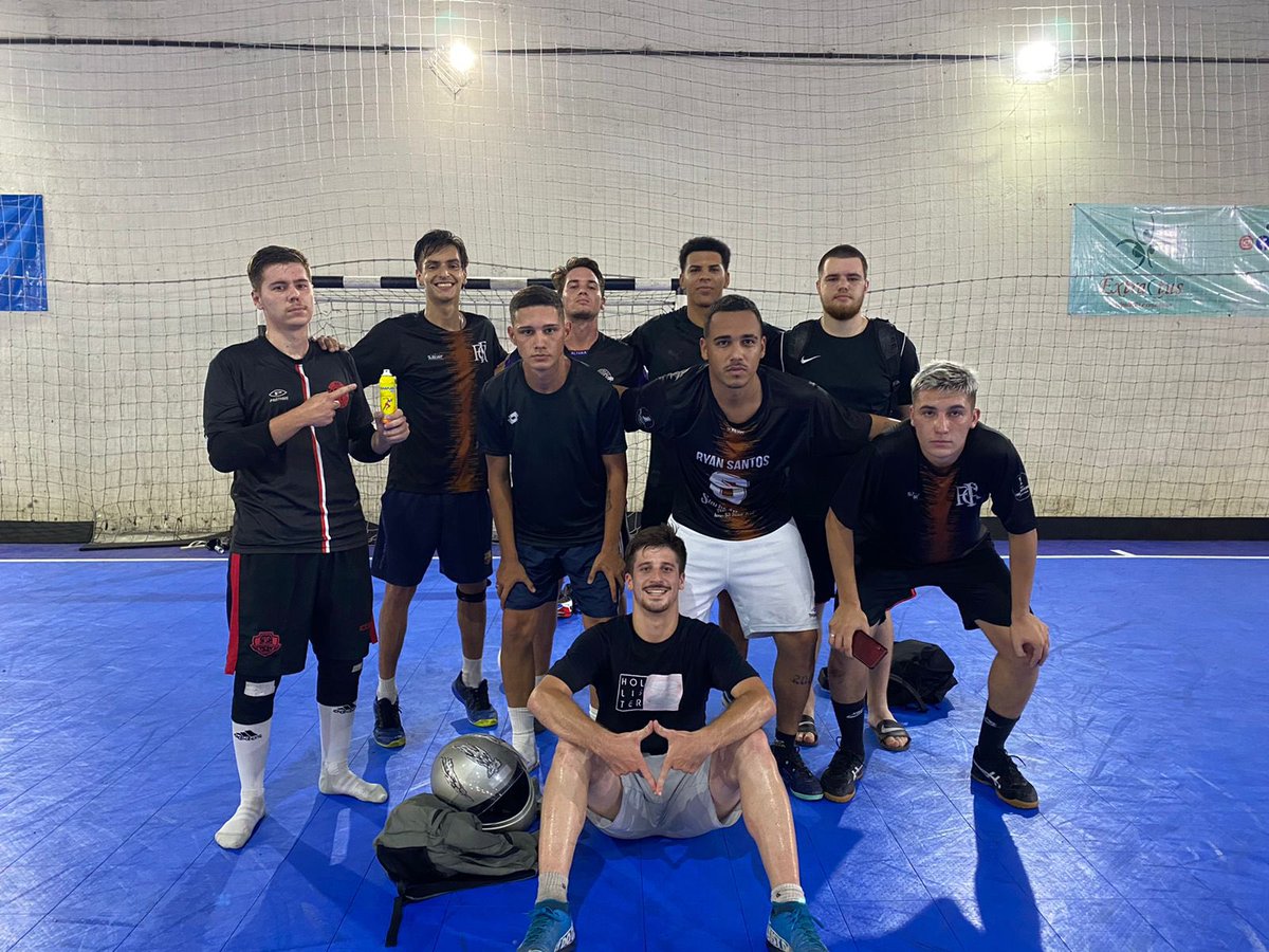 FCREX1's tweet photo. Na noite dessa quarta feira, enfrentamos a boa equipe do Heller F.C, dominando todo o jogo, saímos com a vitória, por 14x11 #ForzaRex 
Léo Raatz⚽️⚽️⚽️⚽️⚽️
Dutra⚽️⚽️⚽️
Biel⚽️⚽️
Ryan⚽️
Gui Thum⚽️
Léo Furtado⚽️
Orestes⚽️
🏅 Léo Furtado https://t.co/2NuqKXaqvB