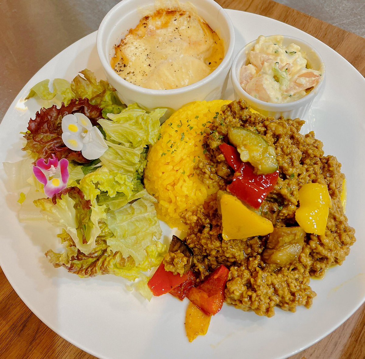 honmach2121cafe's tweet photo. おはようございます☀

本日の
日替わりワンプレートランチ
🧡キーマカレー

日替わりBOX
🧡ヤンニョムチキン
🧡デミカツ

お待ちしてます😋🍴 https://t.co/ixEnoKFAmX