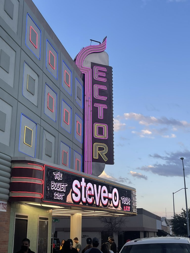 Modica_Lewinsky's tweet image. This Bitch