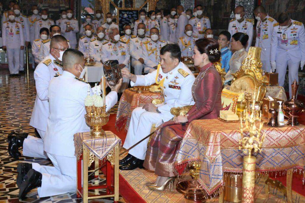swcom2020's tweet photo. พระบาทสมเด็จพระเจ้าอยู่หัว และสมเด็จพระนางเจ้าฯ พระบรมราชินี เสด็จพระราชดำเนินไปในการพระราชพิธีทรงบำเพ็ญพระราชกุศลมาฆบูชา พุทธศักราช 2565

อ่านต่อ>https://t.co/M3tet715aM https://t.co/ZbP3y9yG7p