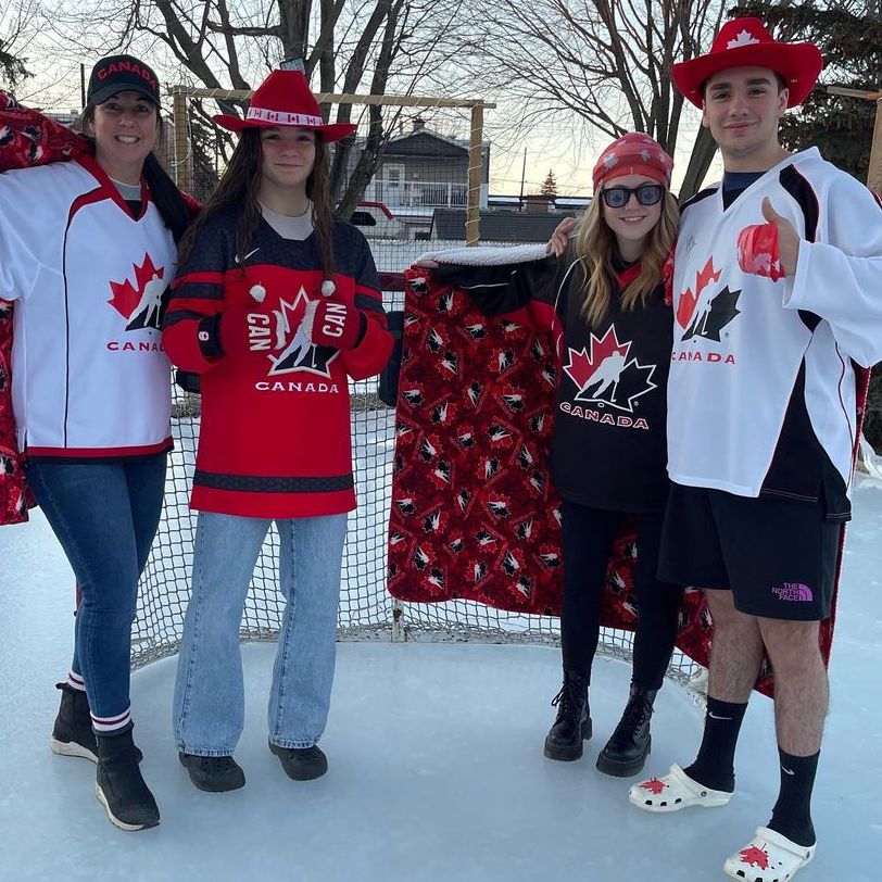HockeyCanada's tweet photo. One leaf. One team. One goal. 🥇
 
The whole country is standing behind 🇨🇦's Women's Olympic Team as they go for gold.
 
#TeamCanada | #Beijing2022 https://t.co/w0sevnGPU0