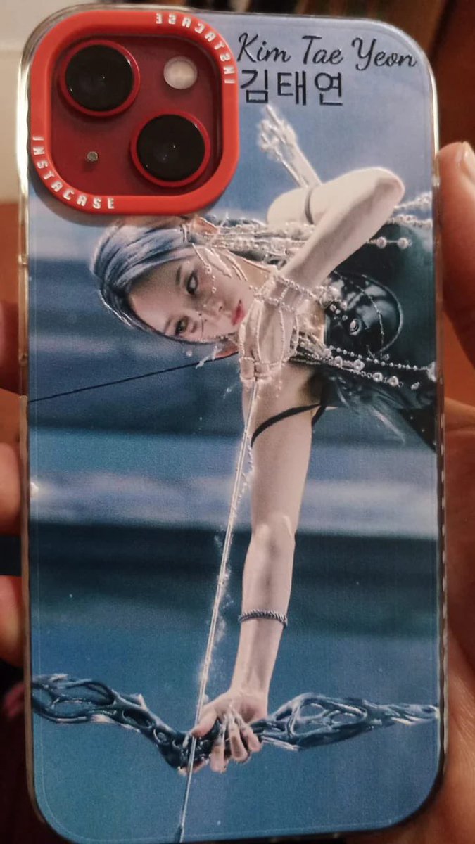 Ando voladisimo con mi nuevo iPhone y mi funda de #INVU_TAEYEON #TAEYEON  #TAEYEON_INVU  #KimTaeyeon Love it😍😍😍😍 <a href="/Taeyeon_info/">Taeyeon info ☆</a>